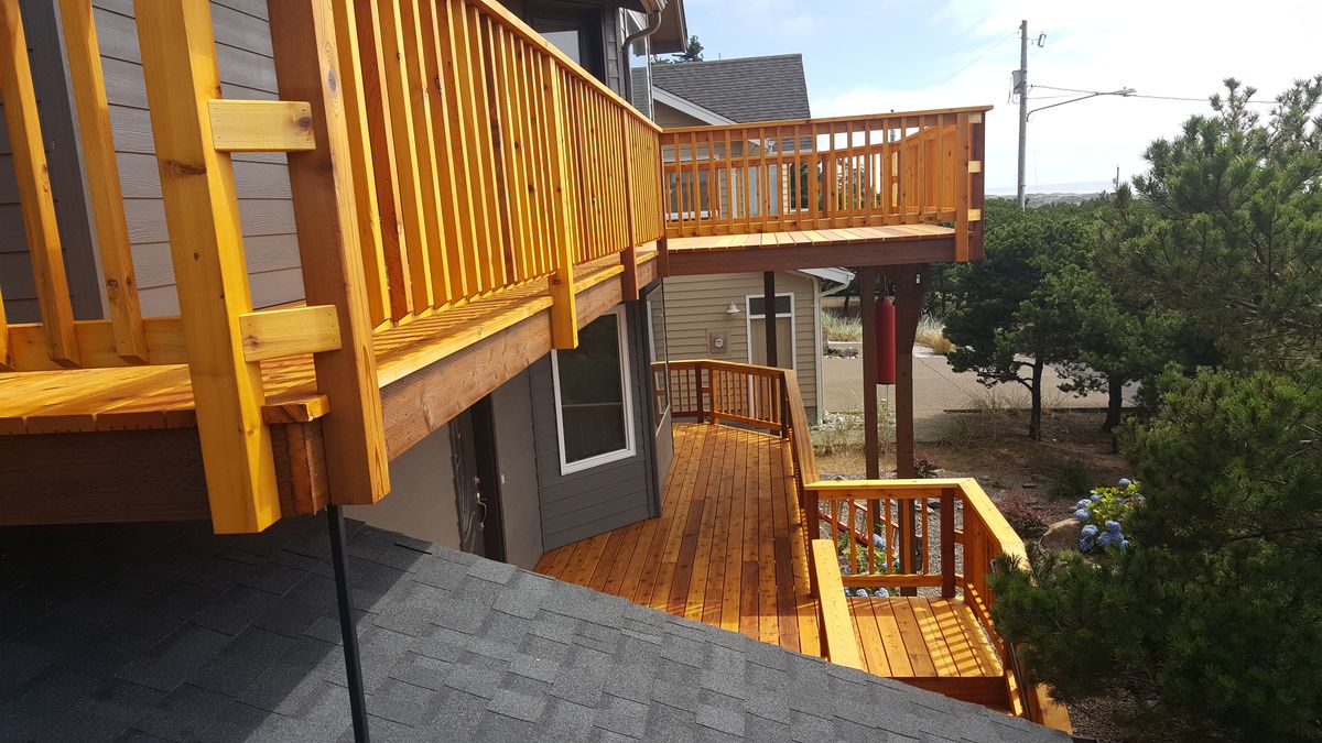 Cedar deck build with horizontal slat railings
